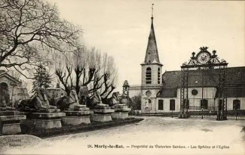 Ak Marly le Roi Yvelines, Propriete de Victorien Sardou, les Sphinx et l'Eglise