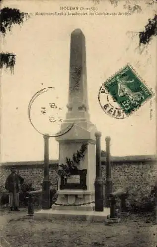 Ak Houdan Yvelines, Kirche, Ehrenmal