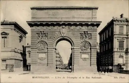 Ak Montpellier Hérault, Arc de Triomphe und Rue Nationale