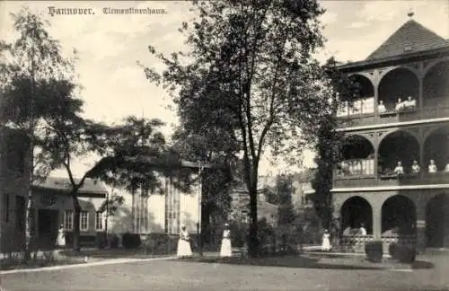 Ak Hannover, Clementinenhaus, Frauen, Bäume, Garten