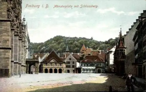 Ak Freiburg Breisgau, Münsterplatz mit Schlossberg, Außenansicht