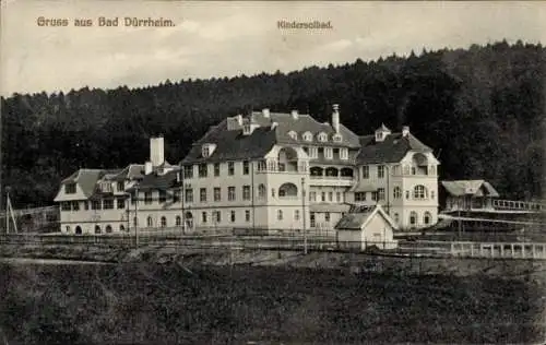 Ak Bad Dürrheim im Schwarzwald Baar Kreis, Blick auf das Kindersolbad am Waldrand, Gesamtansicht