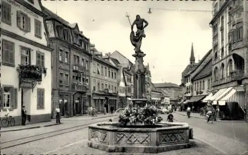 Ak Offenburg in Baden Schwarzwald, Hauptstraße, Brunnen, Geschäfte