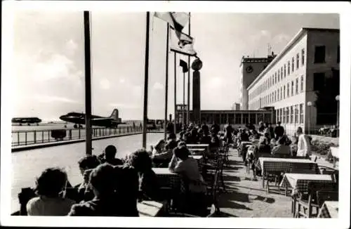 Ak Frankfurt am Main, Weltflughafen Rhein-Main, Kaffeegarten