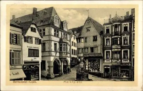 Ak Bernkastel Kues an der Mosel, Marktplatz, Brunnen, Geschäfte