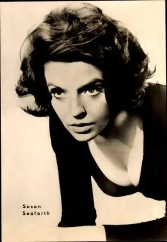 Ak Schauspielerin Susan Seaforth, Aber das Blut ist immer rot, Portrait, Dekolleté