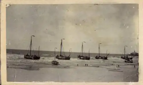 Foto Scheveningen Den Haag Südholland, Fischerboote am Meeresufer