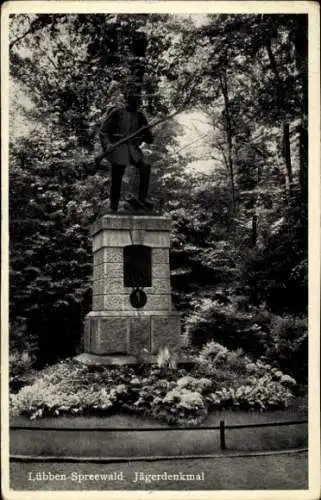 Ak Lübben im Spreewald, Blick auf das Jägerdenkmal, Blumenbeete