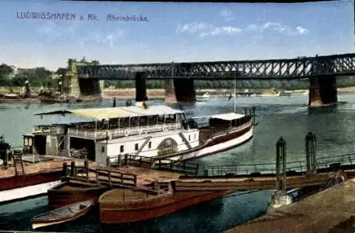 Ak Ludwigshafen am Rhein, Blick auf die Rheinbrücke, Salondampfer am Anleger