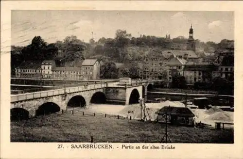 Ak Saarbrücken im Saarland, Partie an der alten Brücke