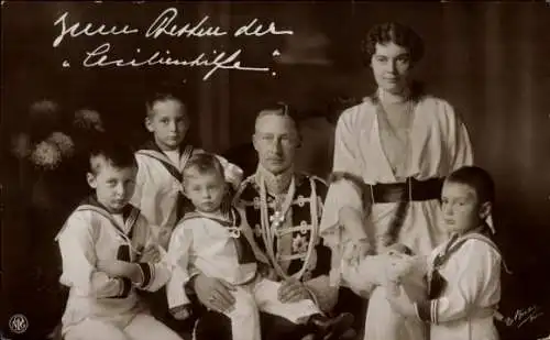 Ak Cecilienhilfe, Kronprinz Wilhelm von Preußen, Kronprinzessin Cecilie, Söhne, Teddybär