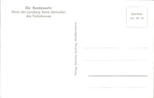 Ak Bundeswehr, Fallschirmspringer nach der Landung