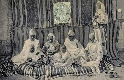 Ak Négresses et Négrillons, Portrait, Franz. Kongo