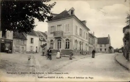 Ak Mary sur Marne Seine et Marne, Place et Interieur du Pays