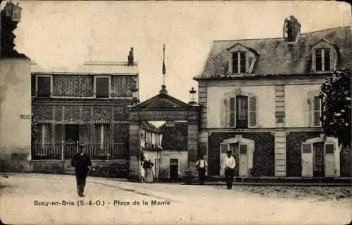 Ak Sucy en Brie Val de Marne, Place de la Mairie