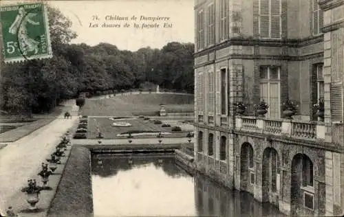 Ak Dampierre-Yvelines, Schloss, die Wassergräben der Ostfassade