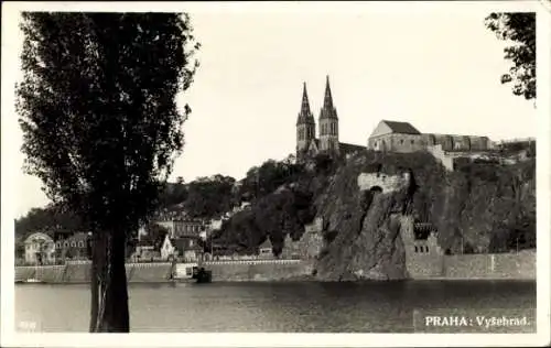 Ak Praha Prag, Vyšehrad, Prager Hochburg, Wasserblick hoch zur Kirche