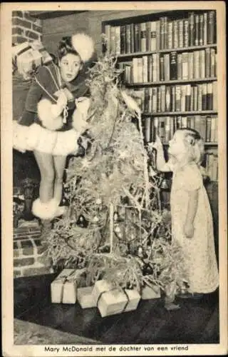 Ak Schauspielerin Mary McDonald, Portrait mit Tochter eines Freundes und Weihnachtsbaum