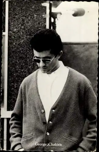 Ak Schauspieler George Chakiris, Sonnenbrille