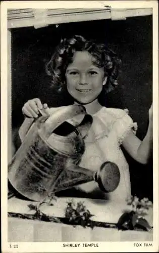 Ak Schauspielerin Shirley Temple, Portrait mit Gießkanne, Fox Film, S 22