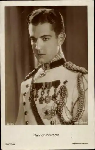 Ak Schauspieler Ramon Novarro, Portrait, Uniform, Ross Verlag 4272 4