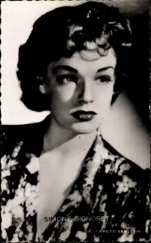 Ak Schauspielerin Simone Signoret, Portrait