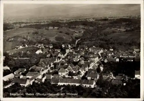 Ak Hügelheim Müllheim, Blick auf Ort mit Weingut, Fliegeraufnahme