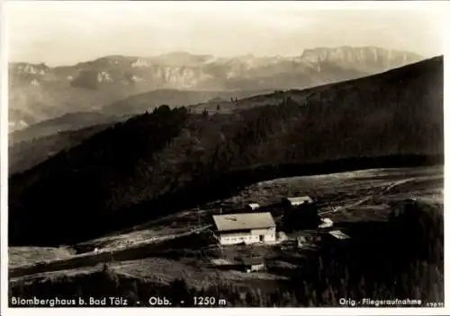 Ak Wackersberg in Oberbayern, Blomberghaus, Fliegeraufnahme