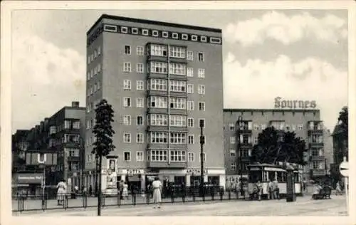 Ak Berlin Schöneberg, Innsbrucker Platz mit Hochhaus, Tram und Passanten, Fournes, Apotheke