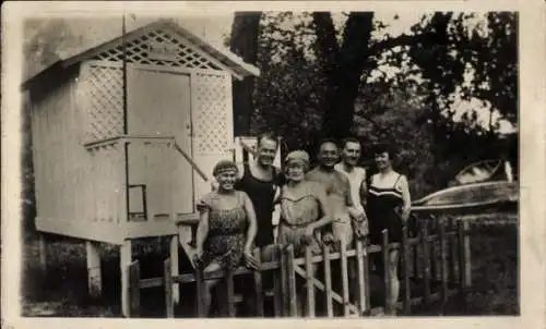 Foto Ak Klosterneuburg in Niederösterreich, Strandbad, Badegäste in Badekleidung, 1921