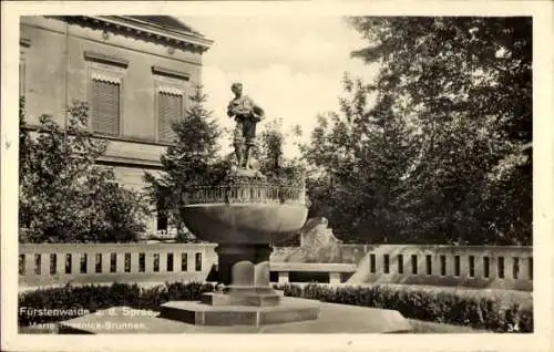 Ak Fürstenwalde an der Spree, Marie Grasnick Brunnen, Gartenpartie