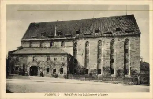 Ak Saalfeld in Thüringen, Münzkirche mit Städtischem Museum