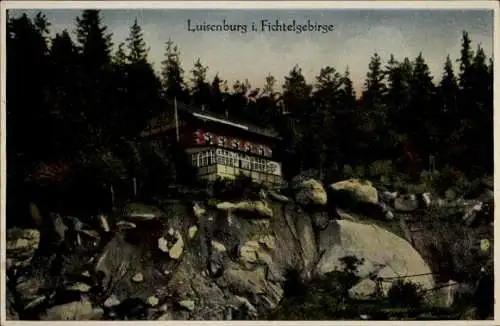 Ak Luisenburg Wunsiedel, Partie im Fichtelgebirge, Blick auf ein Haus, Felsen