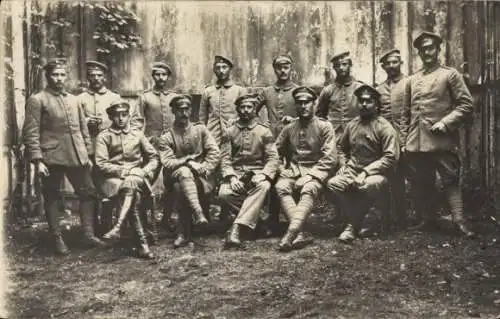 Foto Ak Deutsche Soldaten in Uniform, Gruppenbild