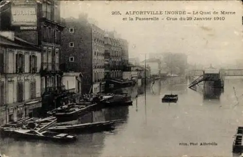 Ak Alfortville Val de Marne, Hochwasser in Alfortville am 29. Januar 1910, Quai de Marne, Passerelle