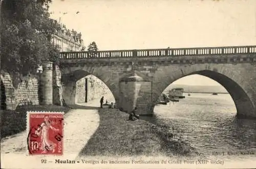 Ak Meulan en Yvelines, Vestiges des anciennes Fortifications du Grand Pont