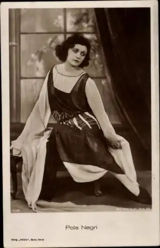 Ak Schauspielerin Pola Negri, Portrait