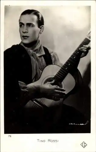 Ak Schauspieler Tino Rossi, Portrait, Gitarre