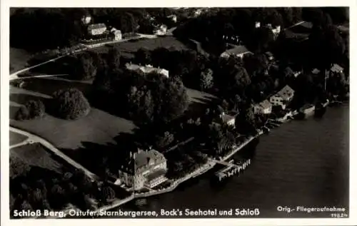 Ak Berg am Starnberger See Oberbayern, Das Bild zeigt eine Luftaufnahme von Schloss Berg am Os...