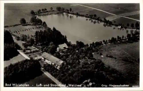 Ak Bad Wörishofen im Unterallgäu, Luft- und Strandbad ,Waldsee'
Orig.- Fliegeraufnahme