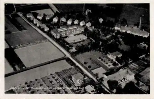 Ak Bad Pyrmont in Niedersachsen, Bismarckturm,  Kuranlagen bei Löwensen, Flugzeug aus