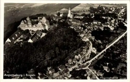 Ak Augustusburg im Erzgebirge, Fliegeraufnahme, Schloss