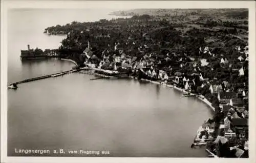 Ak Langenargen am Bodensee, Blick auf Langenargen vom Bodensee aus, Hafenanlagen, Kirchturm, v...