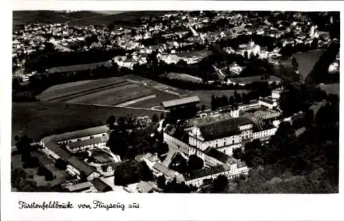 Ak Fürstenfeldbruck in Oberbayern, Kloster Fürstenfeld, Fürstenfeldbruck vom Flugzeug aus