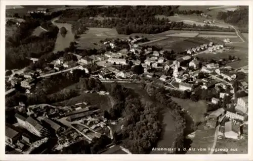 Ak Altenmarkt an der Alz Oberbayern, Altenmarkt a. d. Alz vom Flugzeug aus