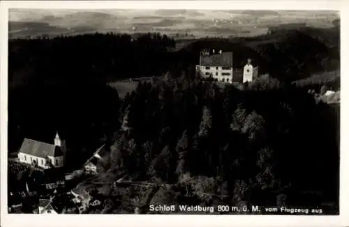 Ak Waldburg in Württemberg, Fliegeraufnahme, Schloss