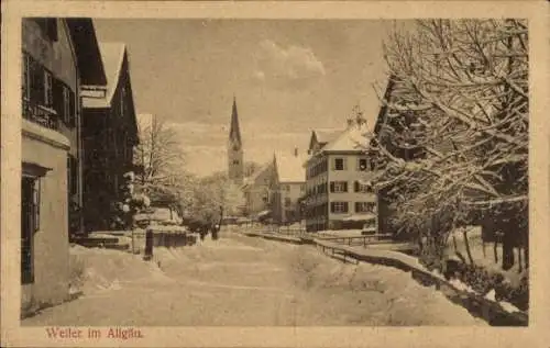 Ak Weiler Simmerberg im Allgäu, Straßenpartie im Winter