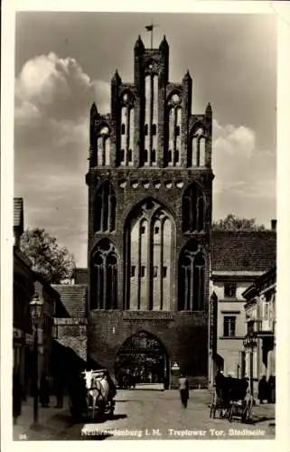 Ak Neubrandenburg in Mecklenburg, Treptower Tor