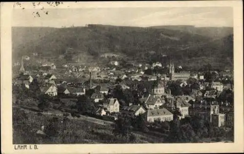 Ak Lahr im Schwarzwald Ortenaukreis, Panoramaansicht der Stadt, Kirche