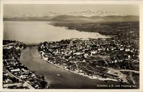 Ak Konstanz am Bodensee, Fliegeraufnahme mit Blick zum Bodensee